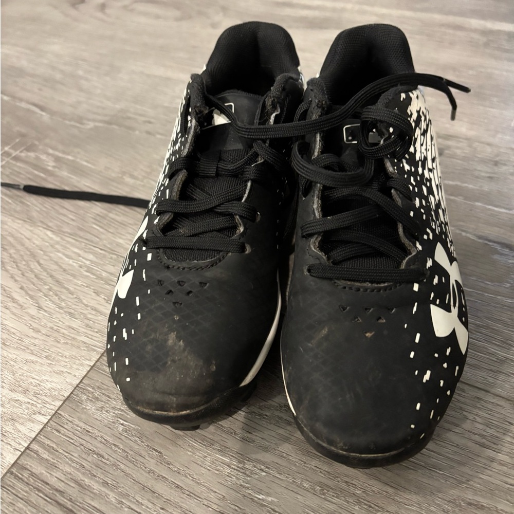 Under Armour kids baseball cleats